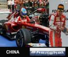 Фернандо Алонсо празднует свою победу в Гран-при Китая 2013
